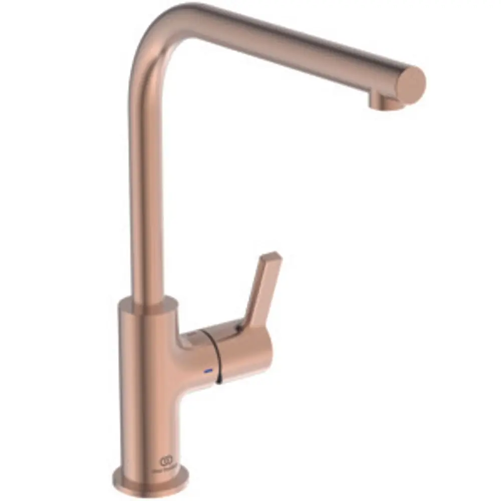 Küchenarmatur in einem matten Roséton von Ideal Standard, mit einem langen Auslauf und einem modernen Hebel zur Wasserregulierung.